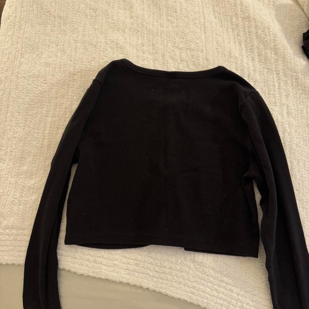 Black cropped long sleeve button